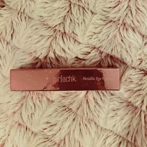 Girlactik metallic eye sparkle in cleopatra